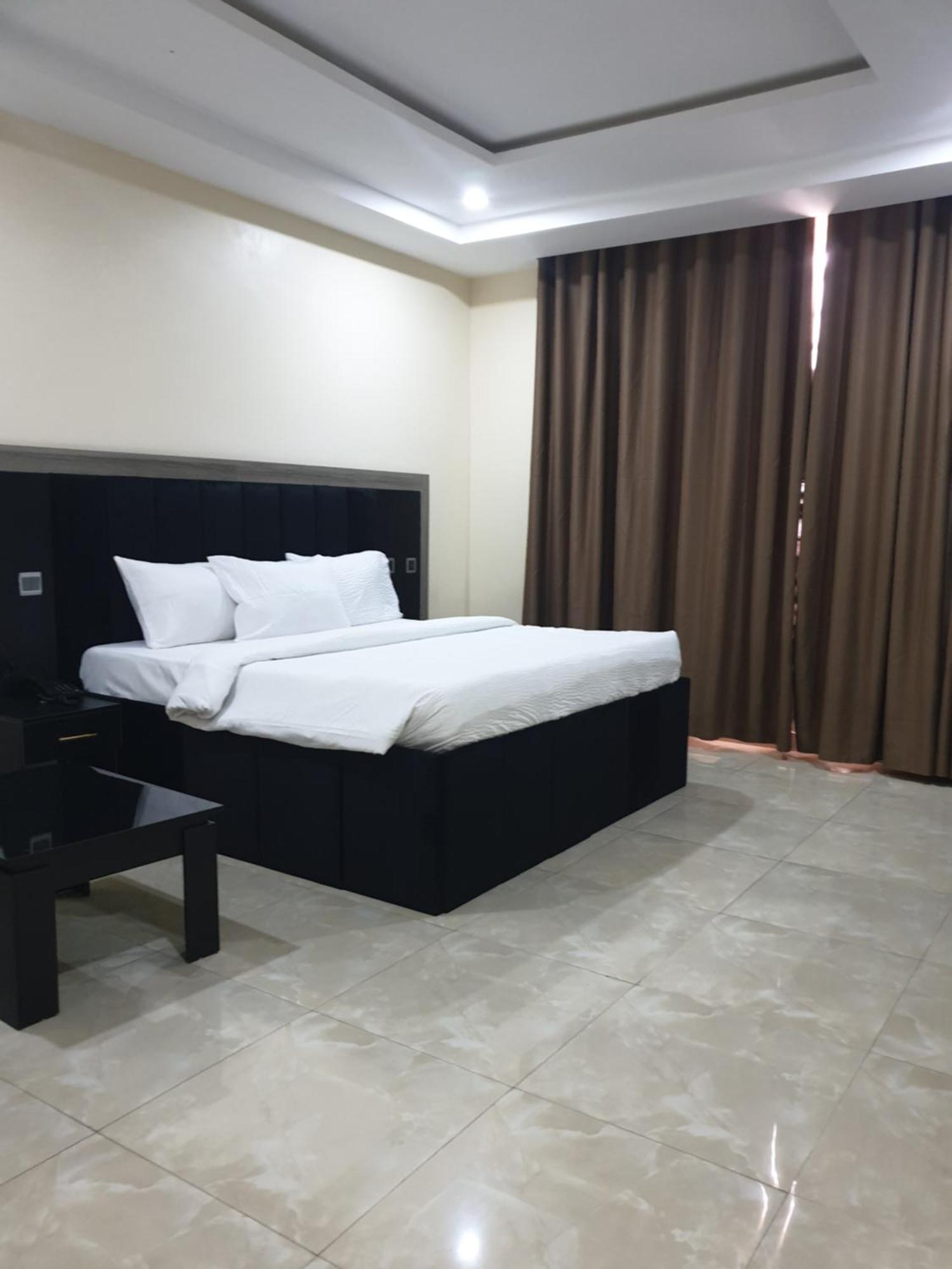 Golphins Suites & Hotel Abuja Dış mekan fotoğraf